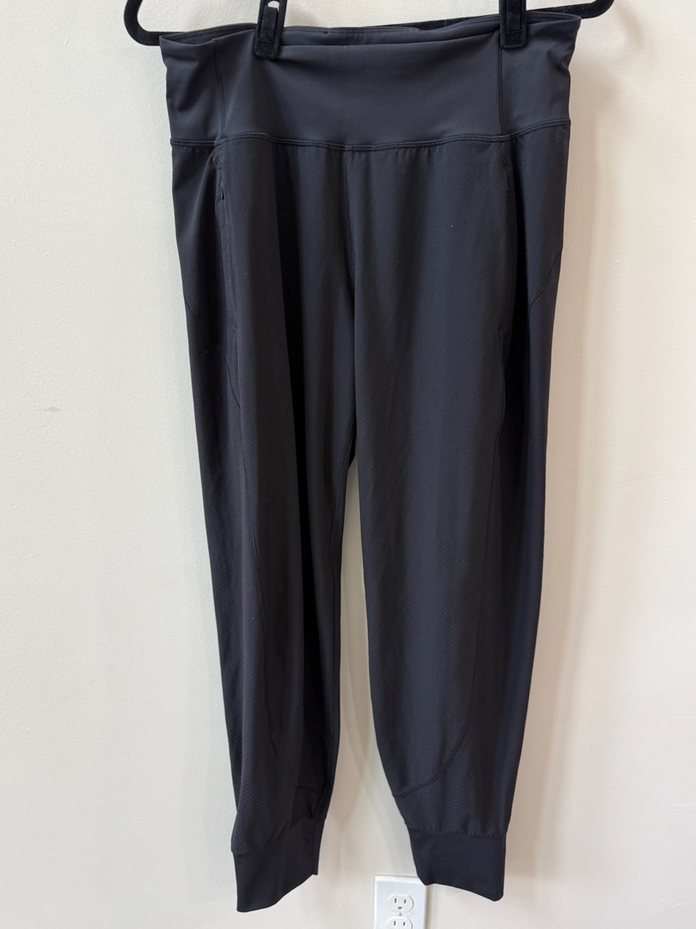Athleta Distance High-Rise Black Active Jogger Pants Medium
